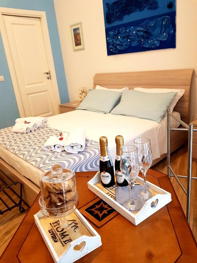 Lo Specchio Dei Papiri Bed & Breakfast Napoli Bagian luar foto