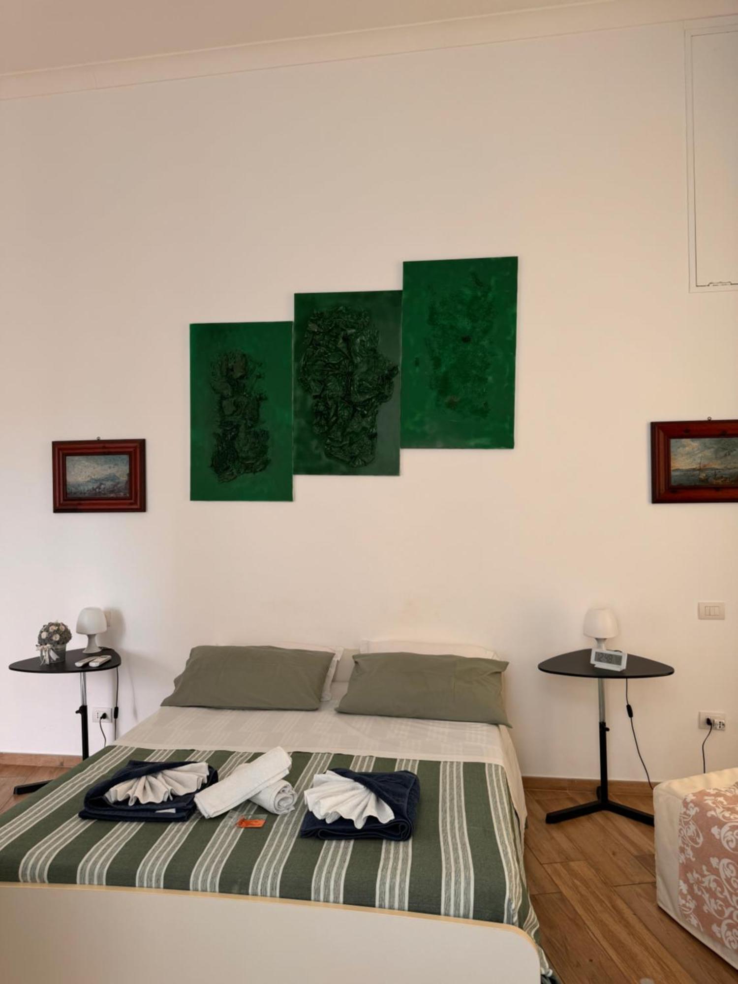 Lo Specchio Dei Papiri Bed & Breakfast Napoli Bagian luar foto