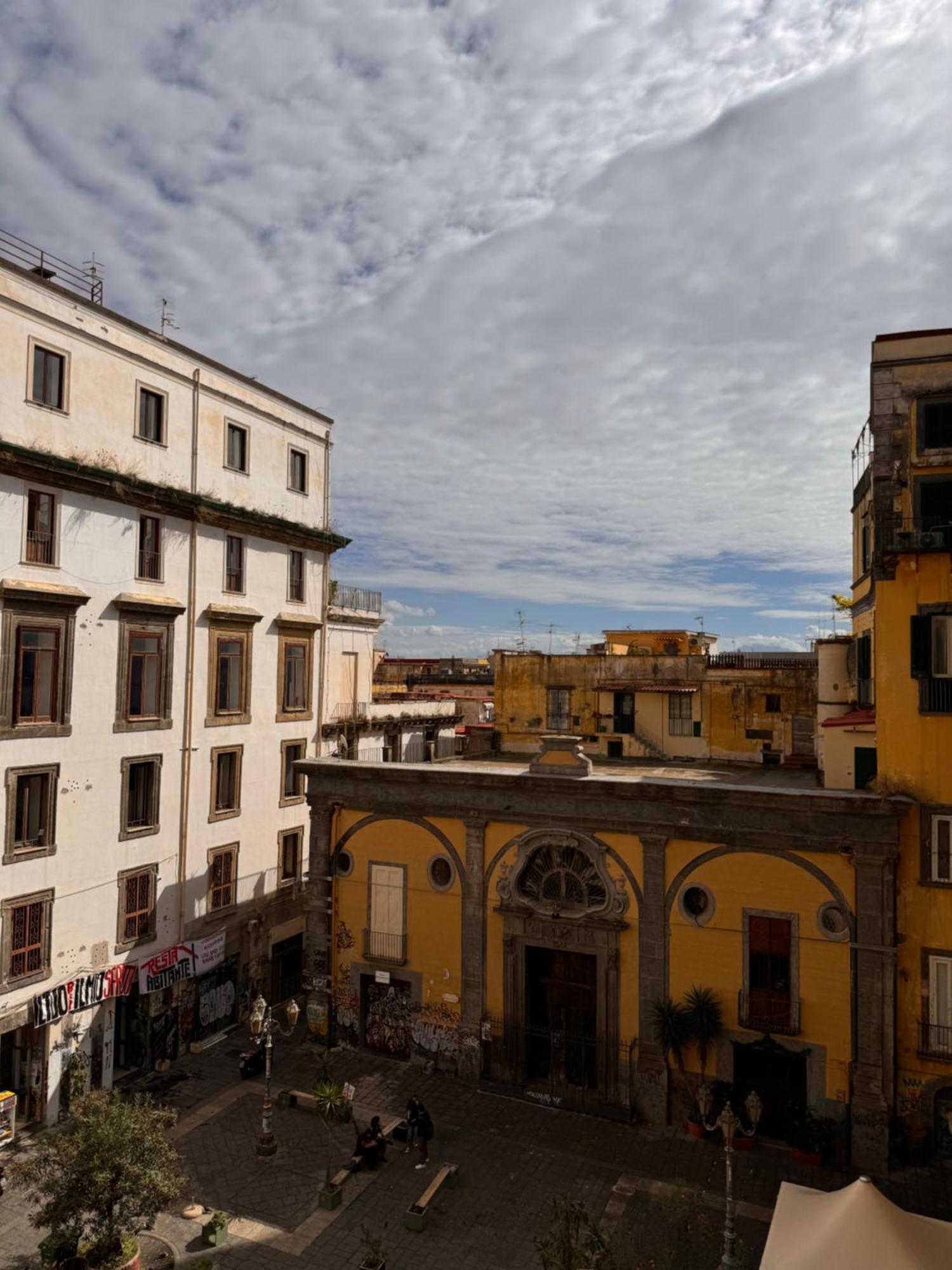 Lo Specchio Dei Papiri Bed & Breakfast Napoli Bagian luar foto