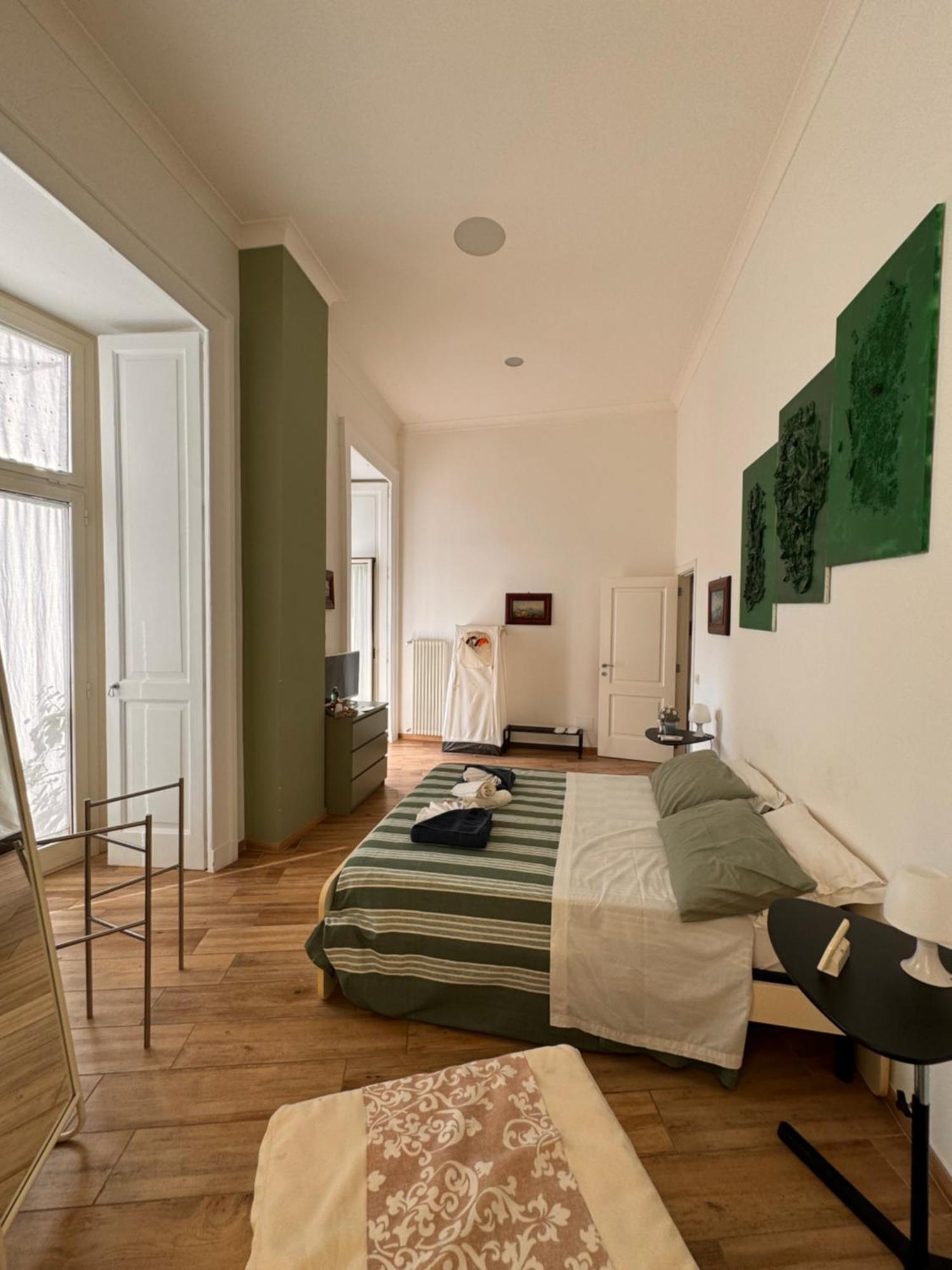 Lo Specchio Dei Papiri Bed & Breakfast Napoli Bagian luar foto