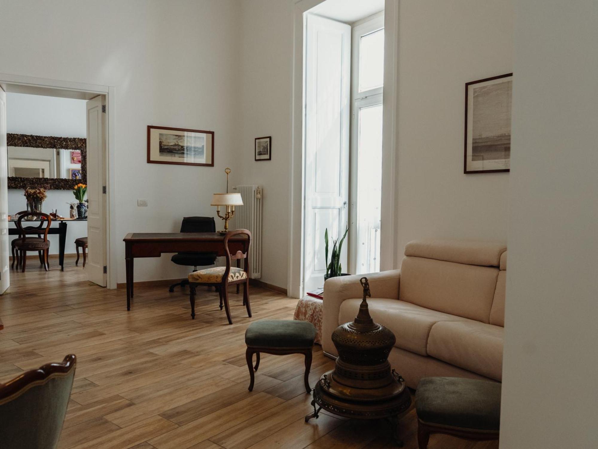 Lo Specchio Dei Papiri Bed & Breakfast Napoli Bagian luar foto