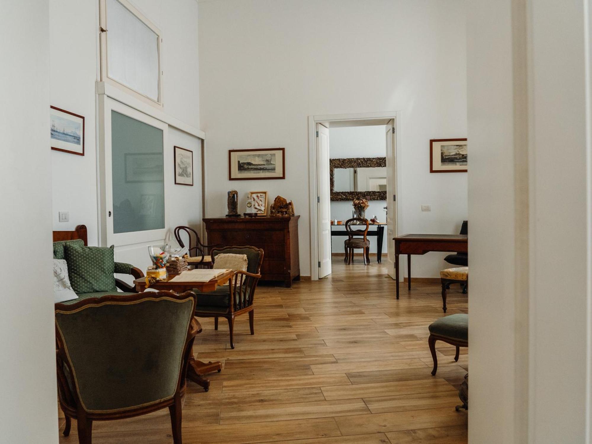 Lo Specchio Dei Papiri Bed & Breakfast Napoli Bagian luar foto