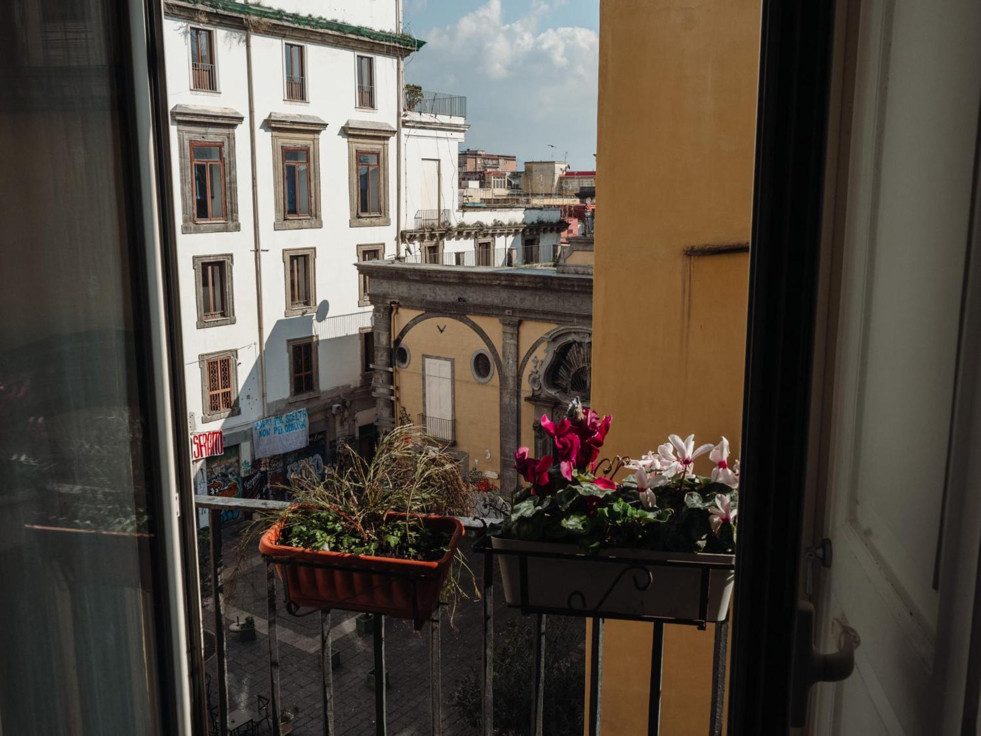 Lo Specchio Dei Papiri Bed & Breakfast Napoli Bagian luar foto