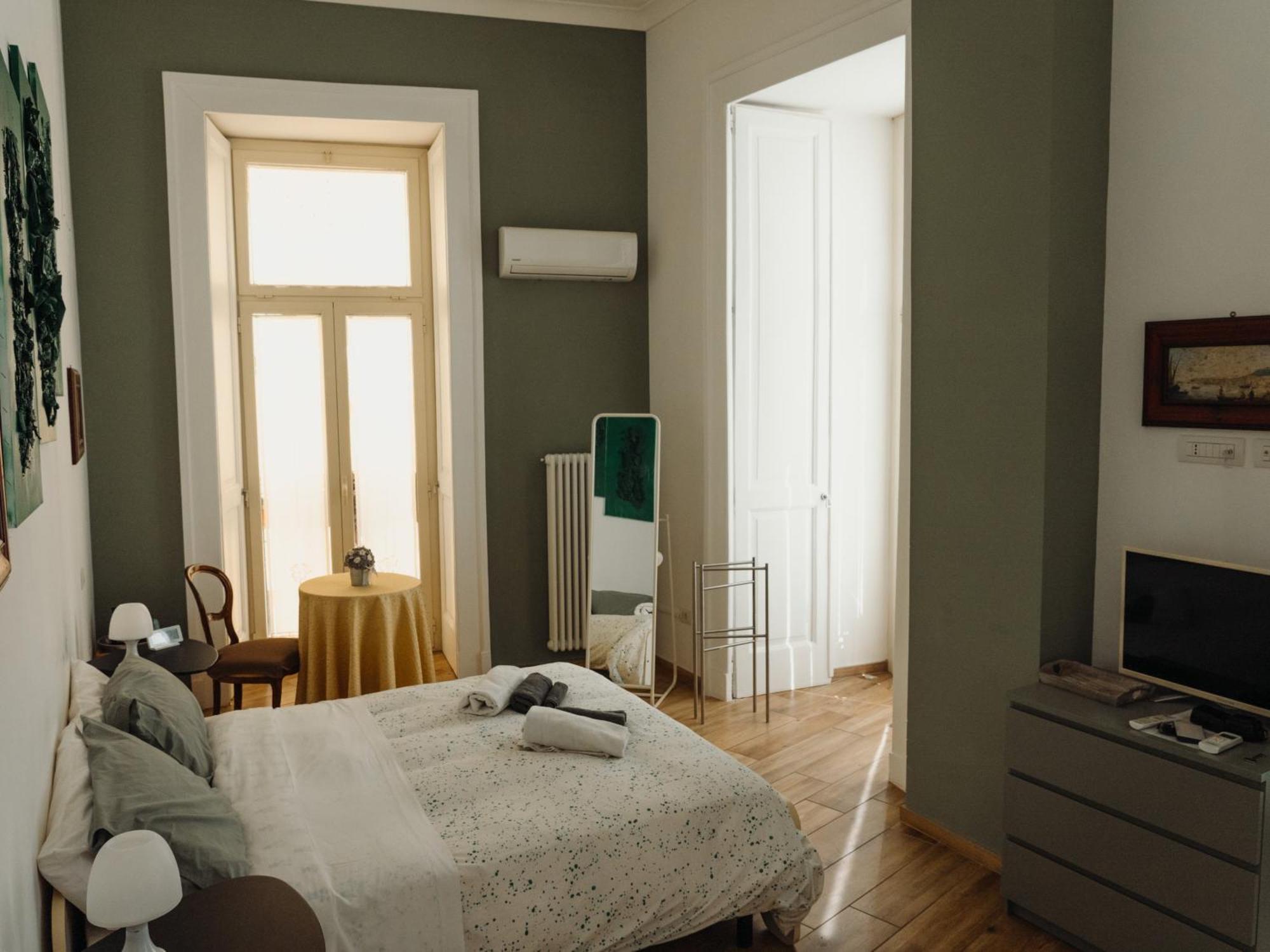 Lo Specchio Dei Papiri Bed & Breakfast Napoli Bagian luar foto