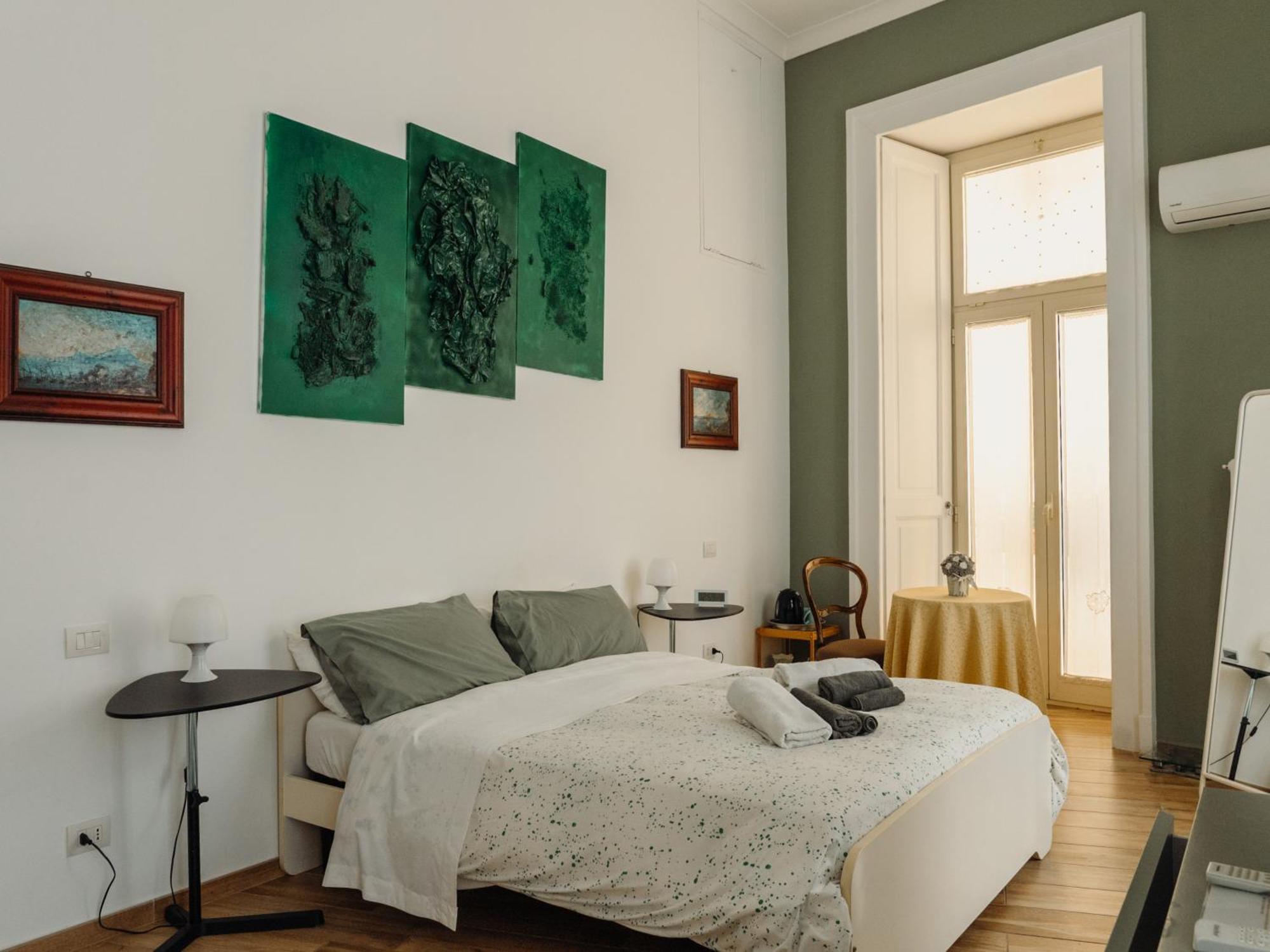 Lo Specchio Dei Papiri Bed & Breakfast Napoli Bagian luar foto