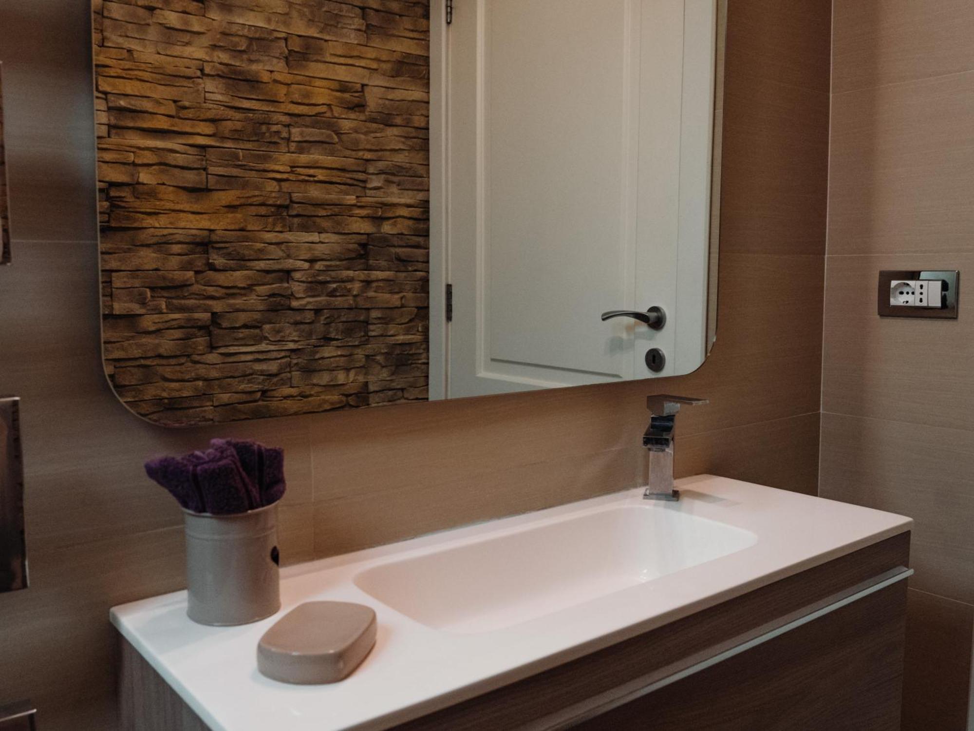 Lo Specchio Dei Papiri Bed & Breakfast Napoli Bagian luar foto